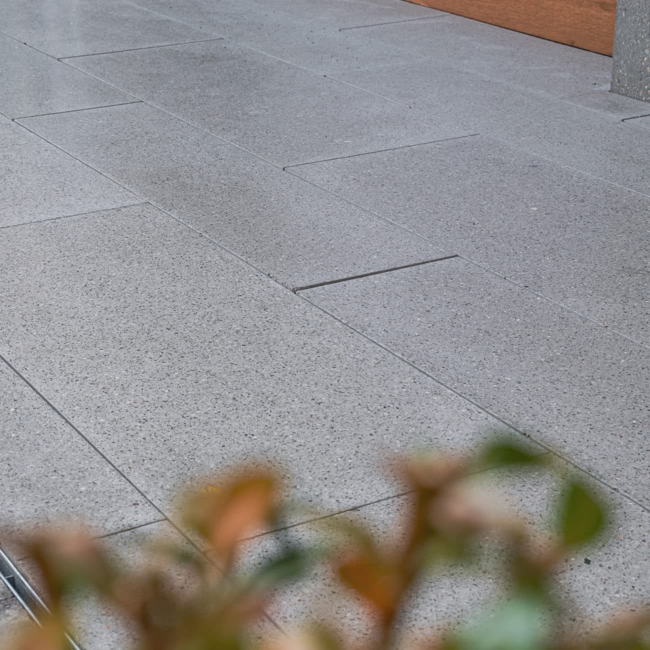 Dalle_Granito XL_fine perle_Rosiers_Nyon_001